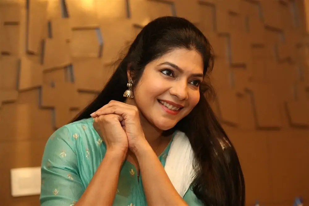 Indian Actress Vasuki at Anni Manchi Sakunamule Movie Interview